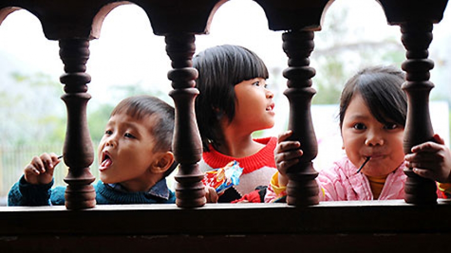 Bringing joys to Co Tu ethnic minority children