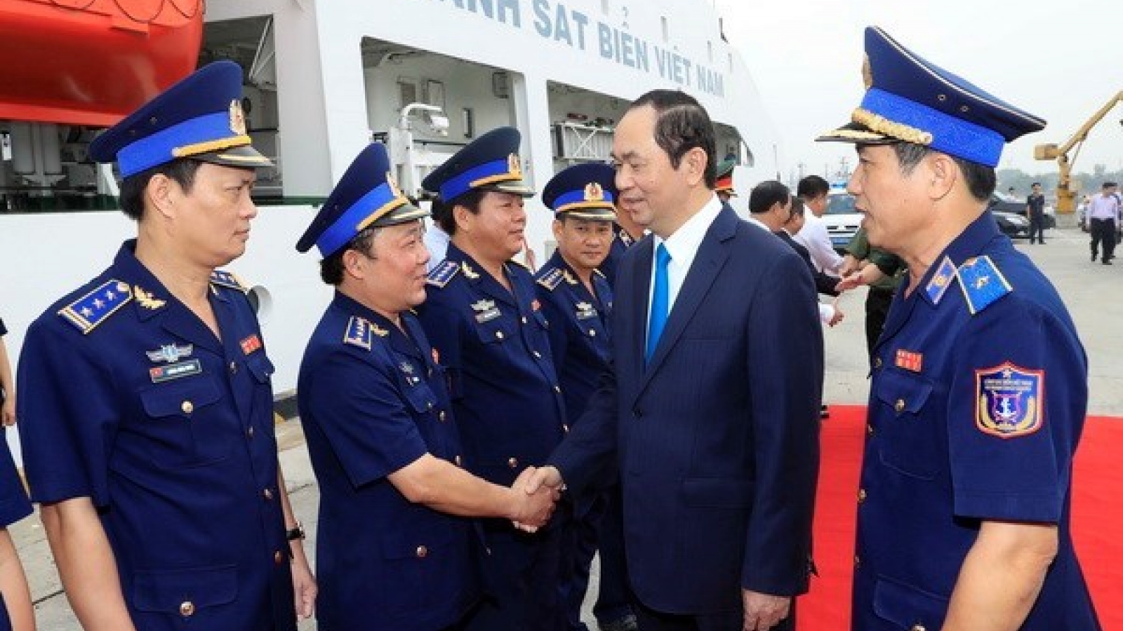 President pays pre-Tet visit to Coast Guard Zone 3