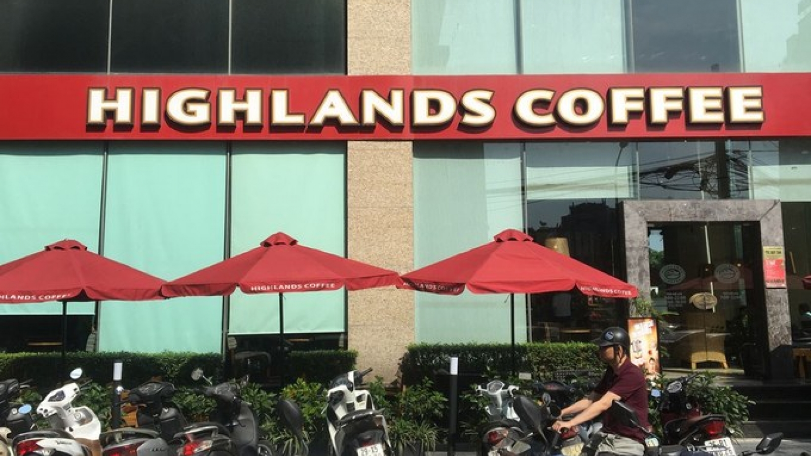 Which coffee chain makes the most money in Vietnam?