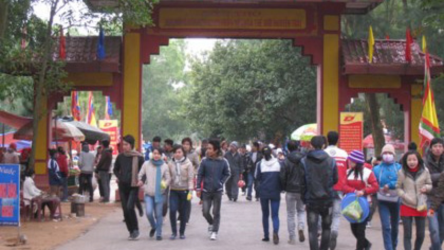 Over 50,000 visitors flock to Con Son-Kiep Bac spring festival