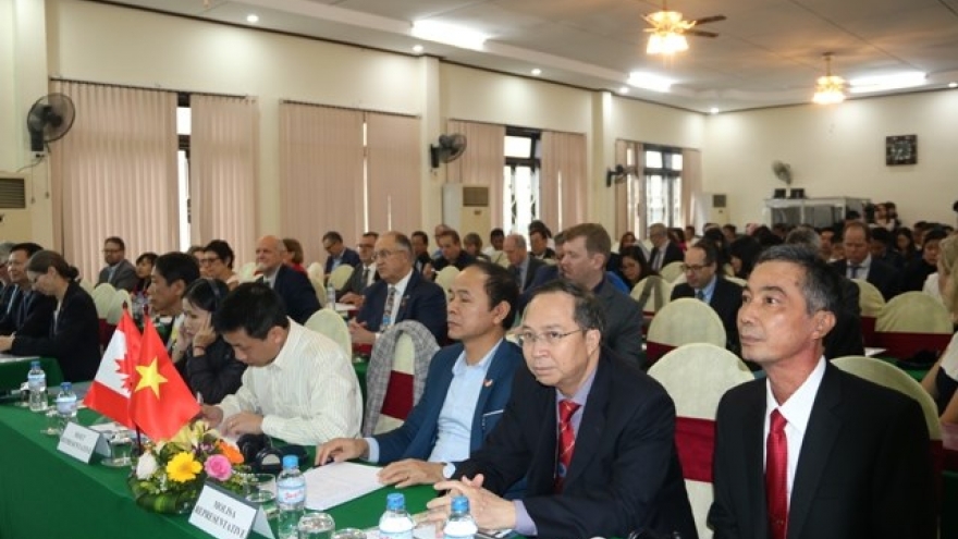 
        Conference talks measures to boost Vietnam-Canada education partnership
                              
