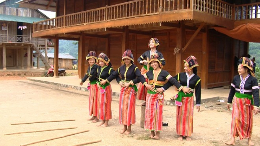 Classes preserve Cong ethnic minority’s folk art