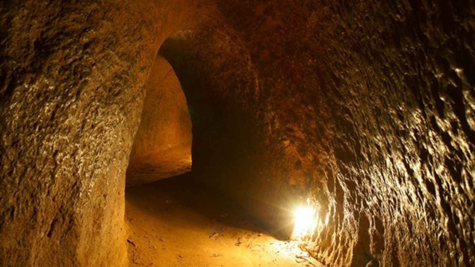 HCM City’s post office, tunnels among top Asian landmarks