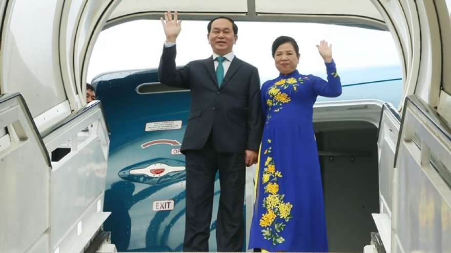 
        President starts official visit to Cuba
                              