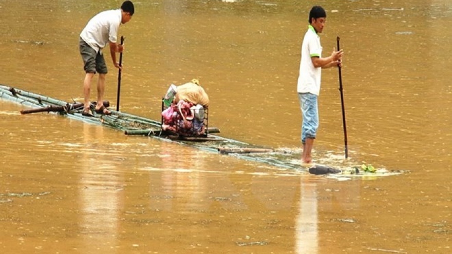 
        Cuban leader extends sympathy over losses in recent floods
                              