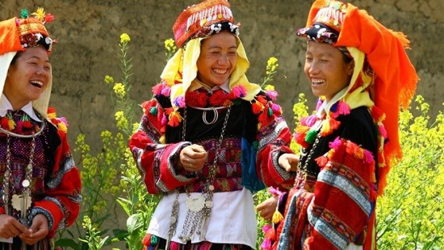 Mong Ethnic Cultural Day lures foreign visitors