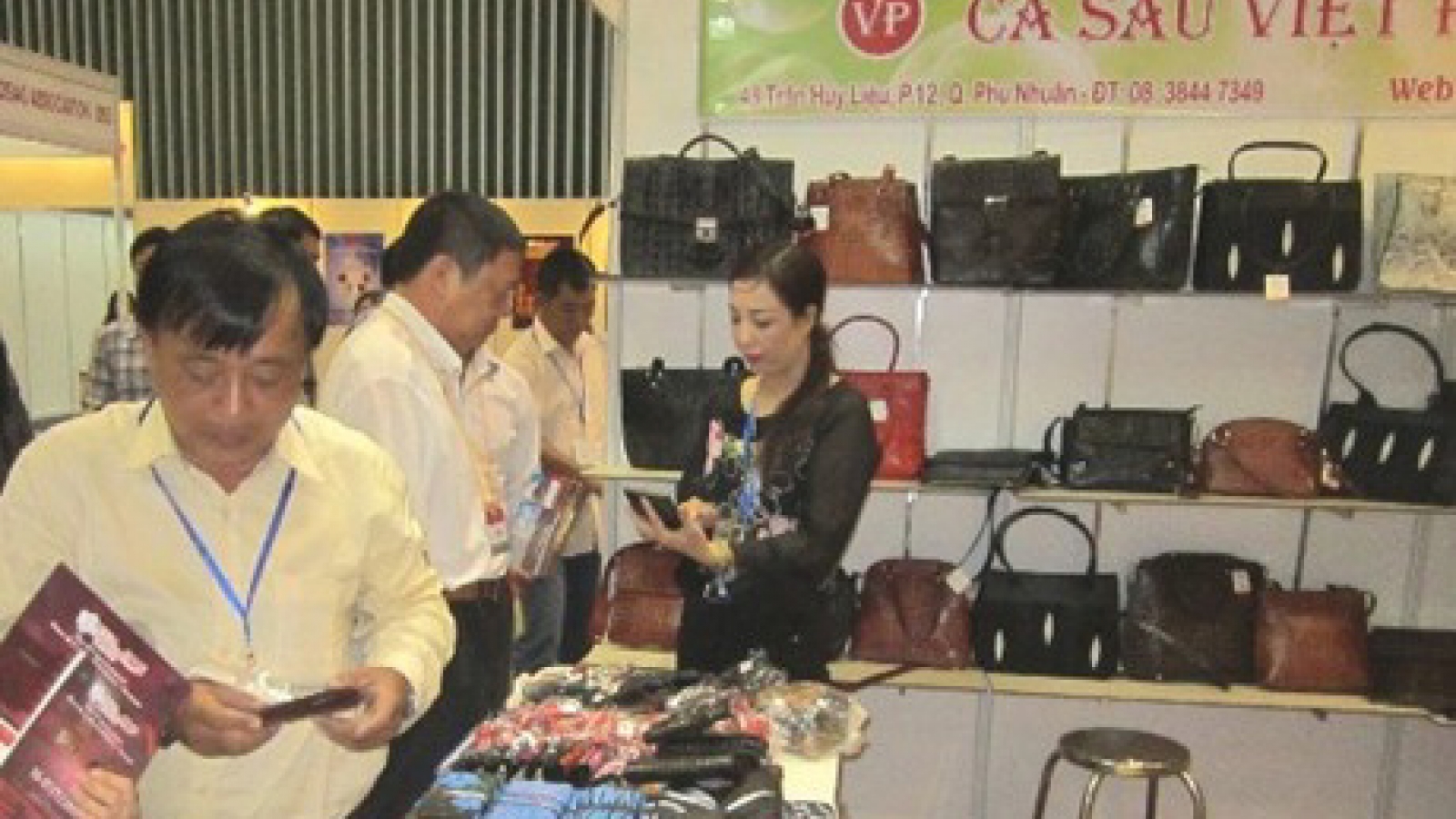 Shoe and leather int’l expos kick off in HCMC 