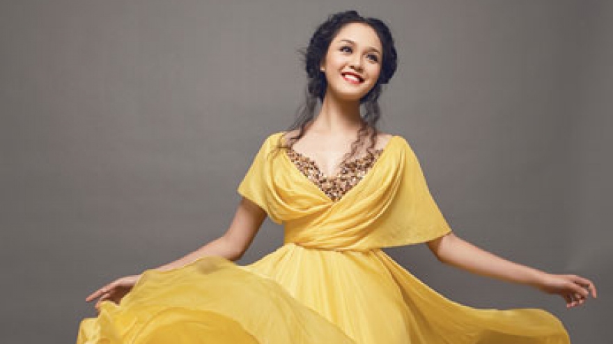 Hoang Anh dresses Miss Earth
