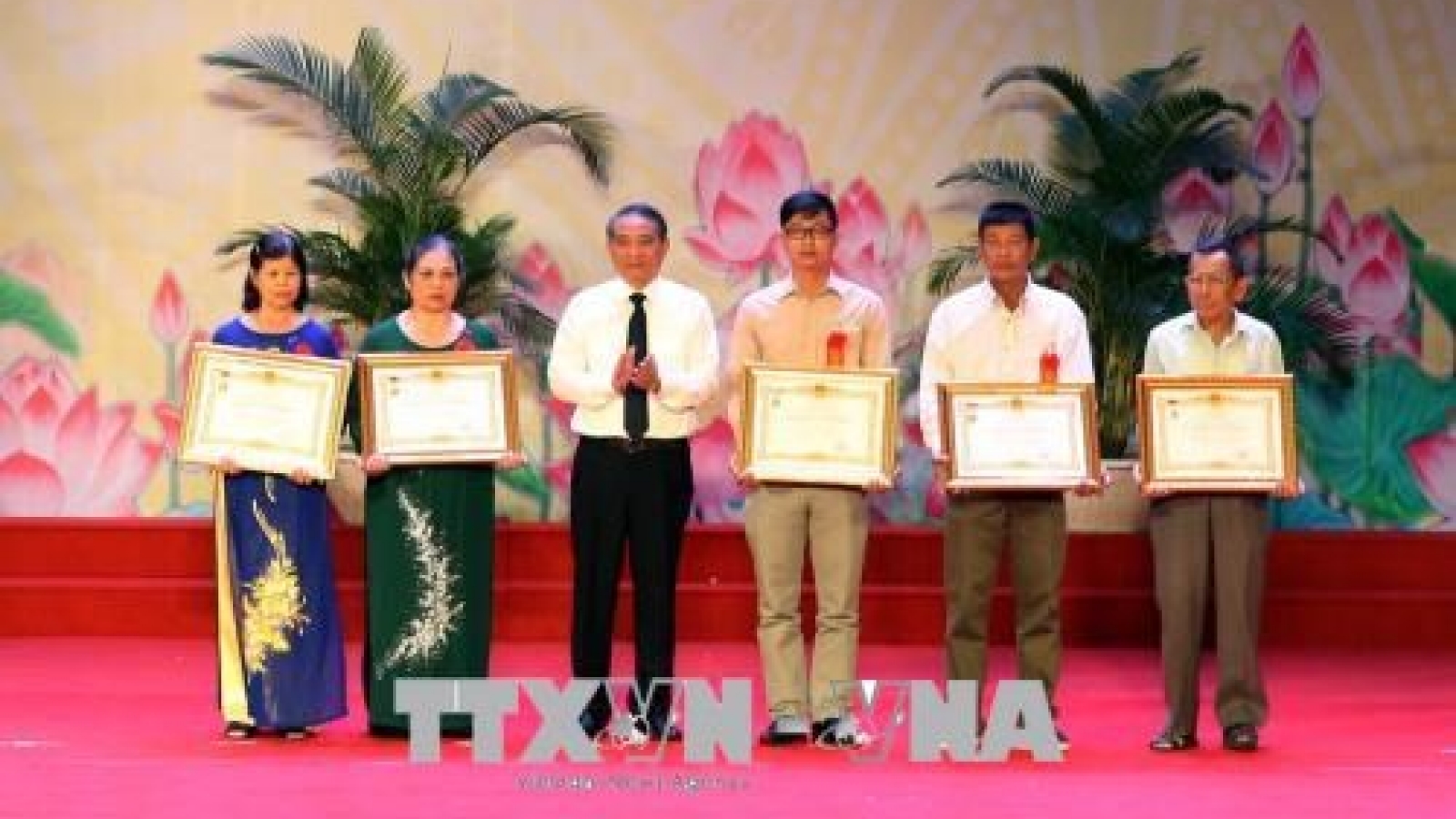 Da Nang reviews house assistance for revolutionary contributors