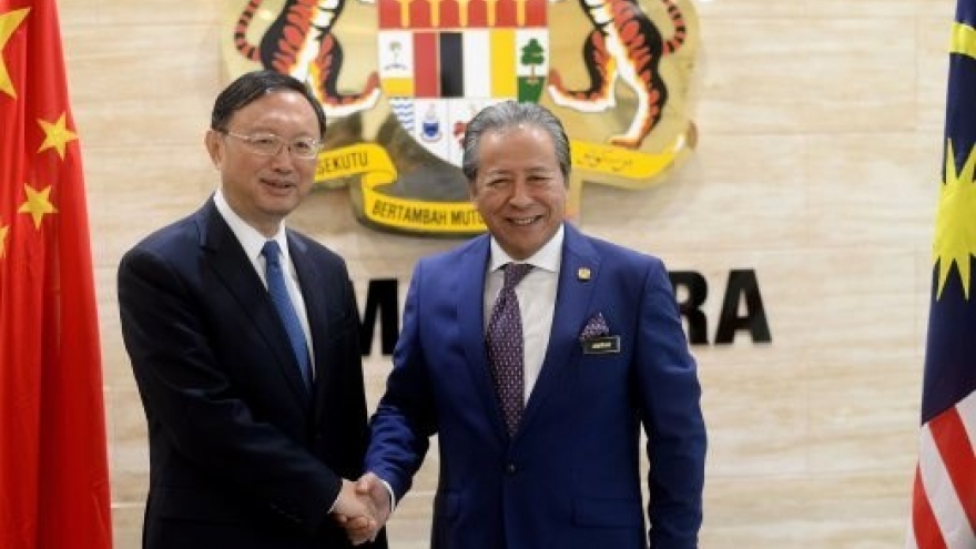 Malaysia, China agree to settle East Sea issues through DOC