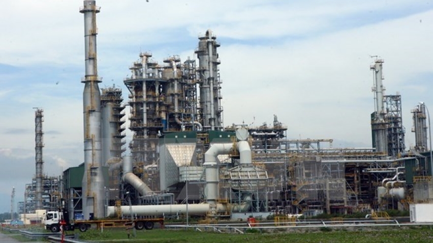 Vietnam refinery predicts profit dips