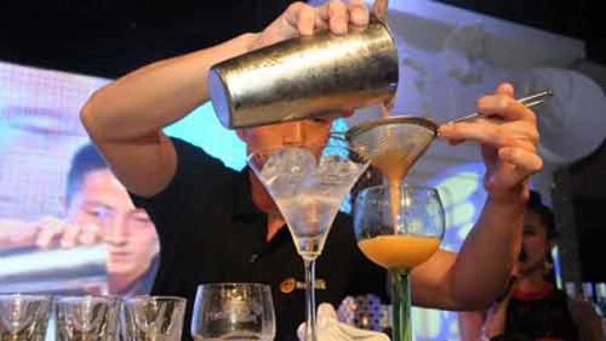 Top Singapore bartenders show off skills in town