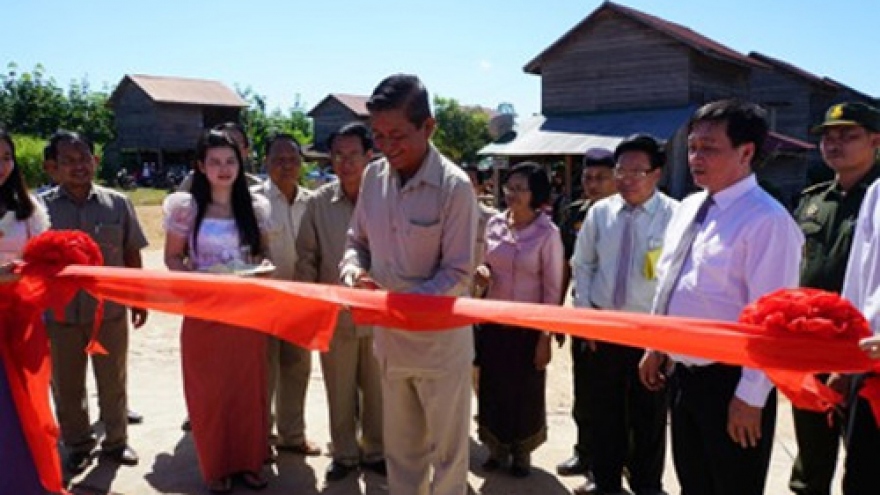 Vietnam Rubber Group contributes to Cambodia’s social security