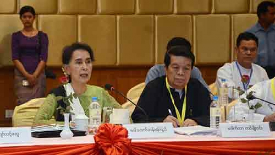 
        Myanmar kicks off 21st Century Panglong Peace Conference
                              