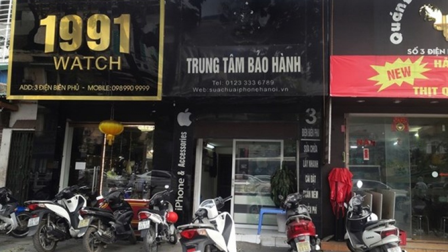 Apple bites into illegal shops in Vietnam