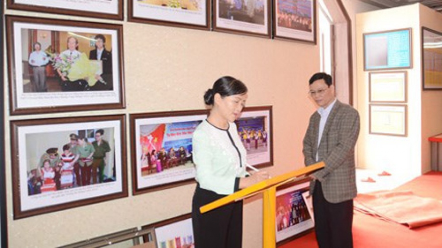 Documents on Hoang Sa, Truong Sa exhibited in Ha Nam