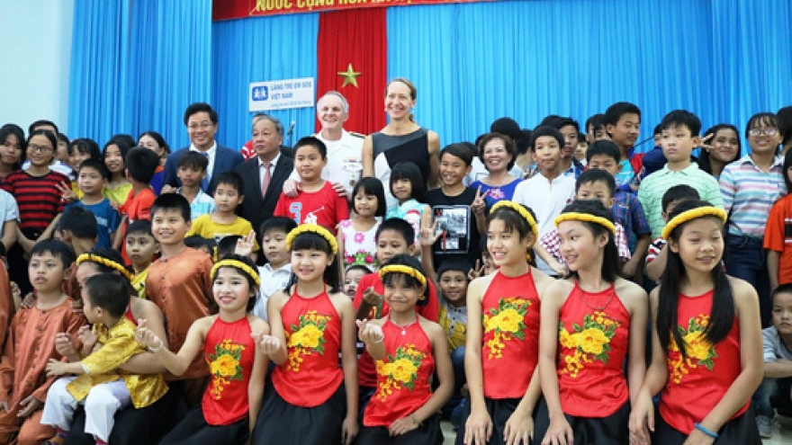 US Navy officers visit Da Nang SOS village