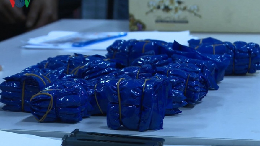 Drug dealing young lovers arrested in southern Vietnam 