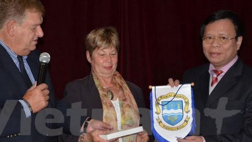 
        French locality supports Vietnam AO victims
                              