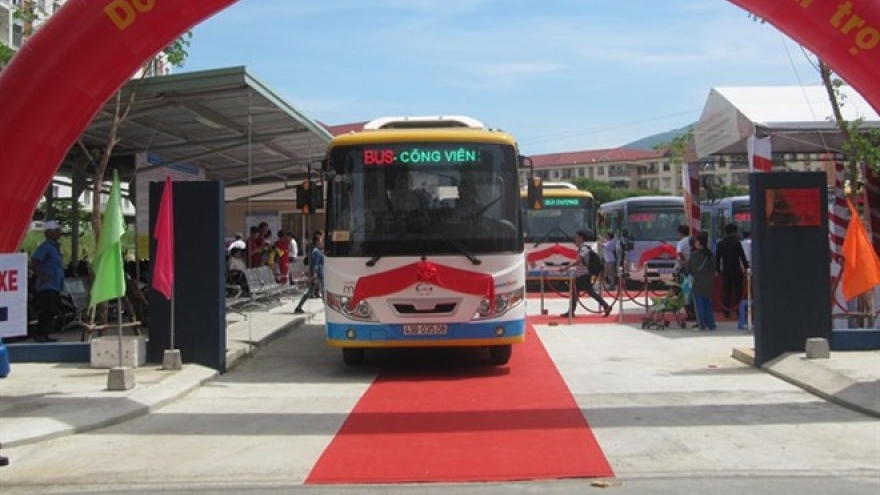 Da Nang debuts new public bus route
