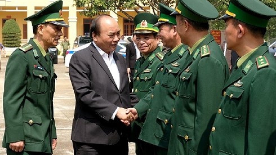 PM Phuc inspects Dak Nong armed forces