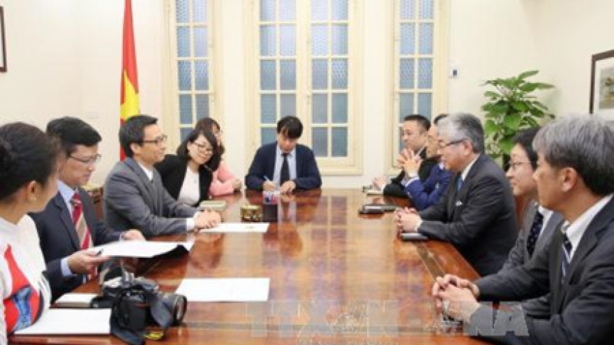 Deputy PM meets Asahi Shimbun President