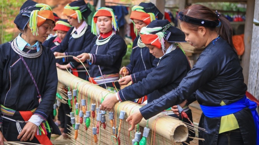 Australia offers vocation training to Dao ethnic minority women 