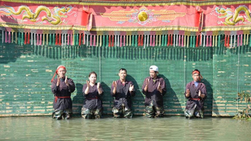 Dao Thuc village water puppetry lures visitors