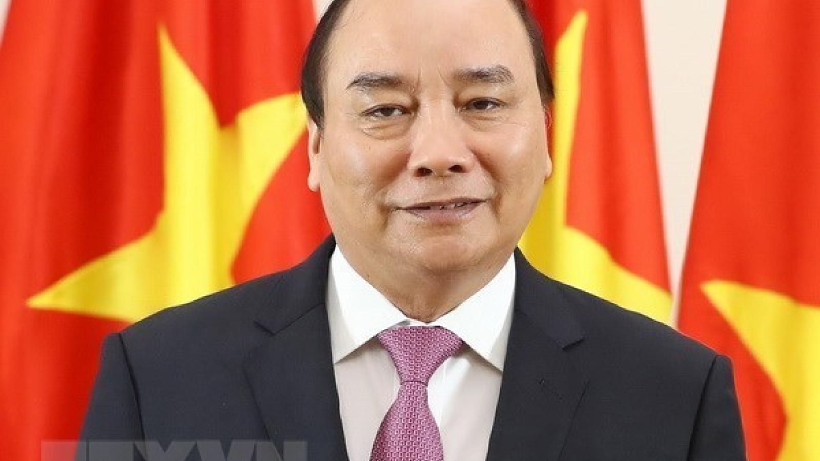 PM Nguyen Xuan Phuc leaves Hanoi for WEF Davos 2019