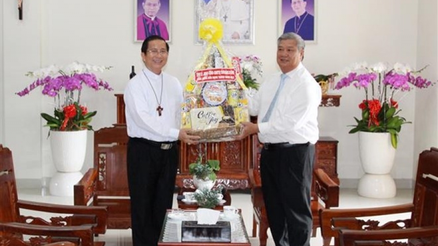 Binh Duong leader congratulates Phu Cuong Diocese on Saint Joseph’s Day