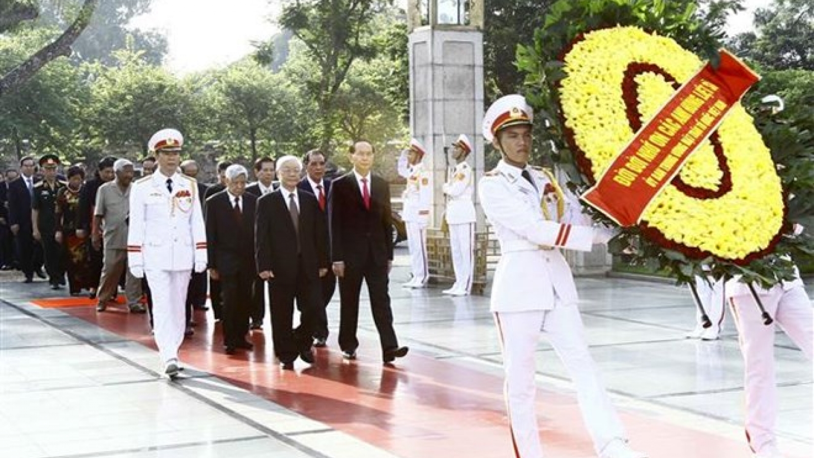 National leaders pay tribute to late leader, martyrs on National Day