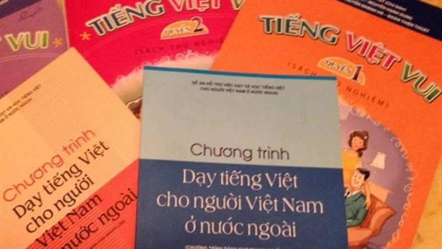 Project improves Vietnamese teaching for expatriates