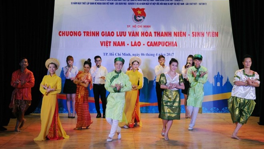 Lao, Cambodian students in Vietnam enjoy traditional festivals