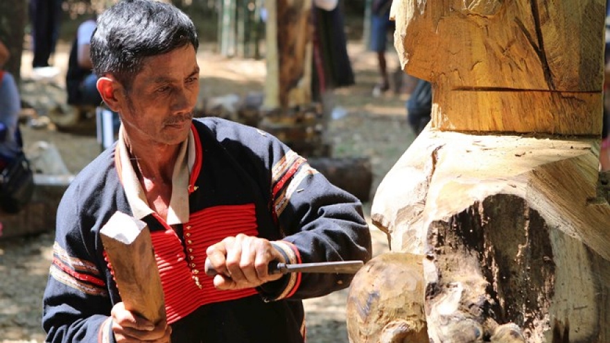 Competition features Central Highlands wooden folk sculptures