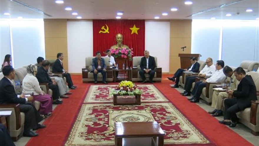Delegation of Cambodian Ministry of Cults and Religion visits Binh Duong