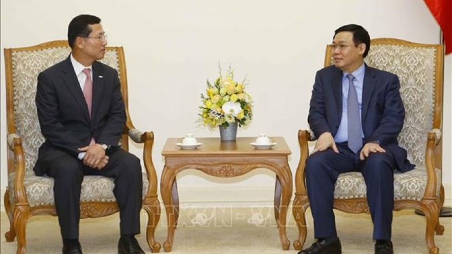 Deputy PM urges Shinhan Card to develop fintech in Vietnam