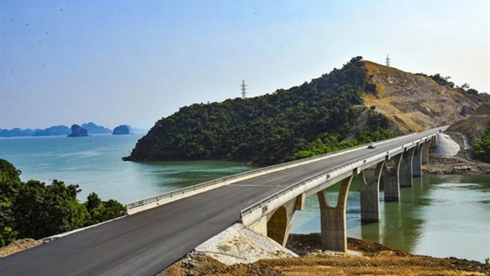 Deputy PM urges strong efforts to develop Van Don Speical EZ