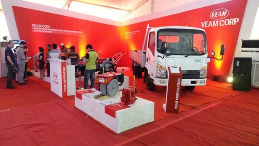 Vietnamese goods leave impression at auto fair in Bangladesh