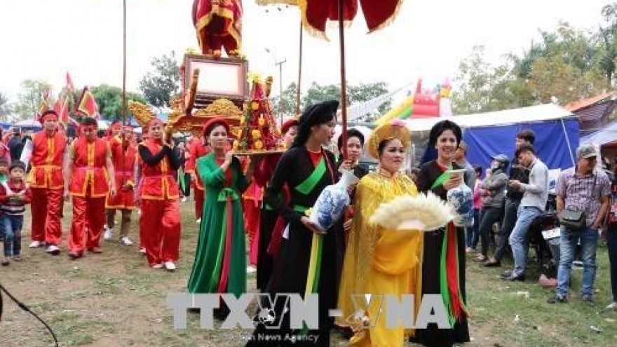 Diem village festival honours creator of love duet singing