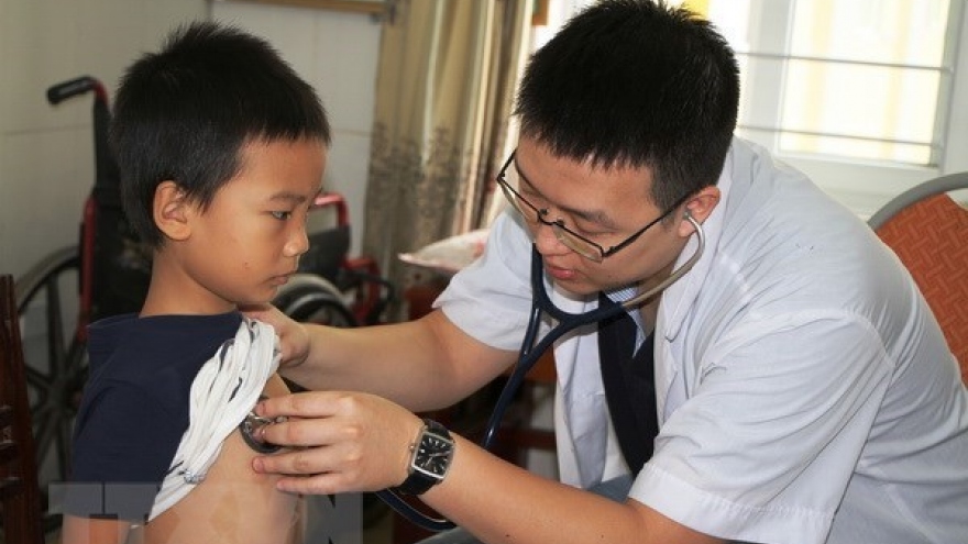 Disadvantaged children in Lam Dong get free heart checkups