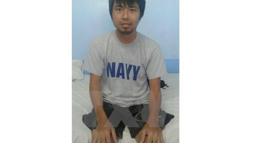 Embassy representative visits sailor rescued in Philippines