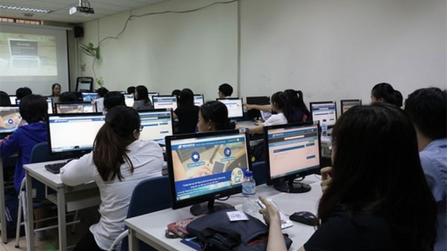 Domestic universities offer e-learning to more students