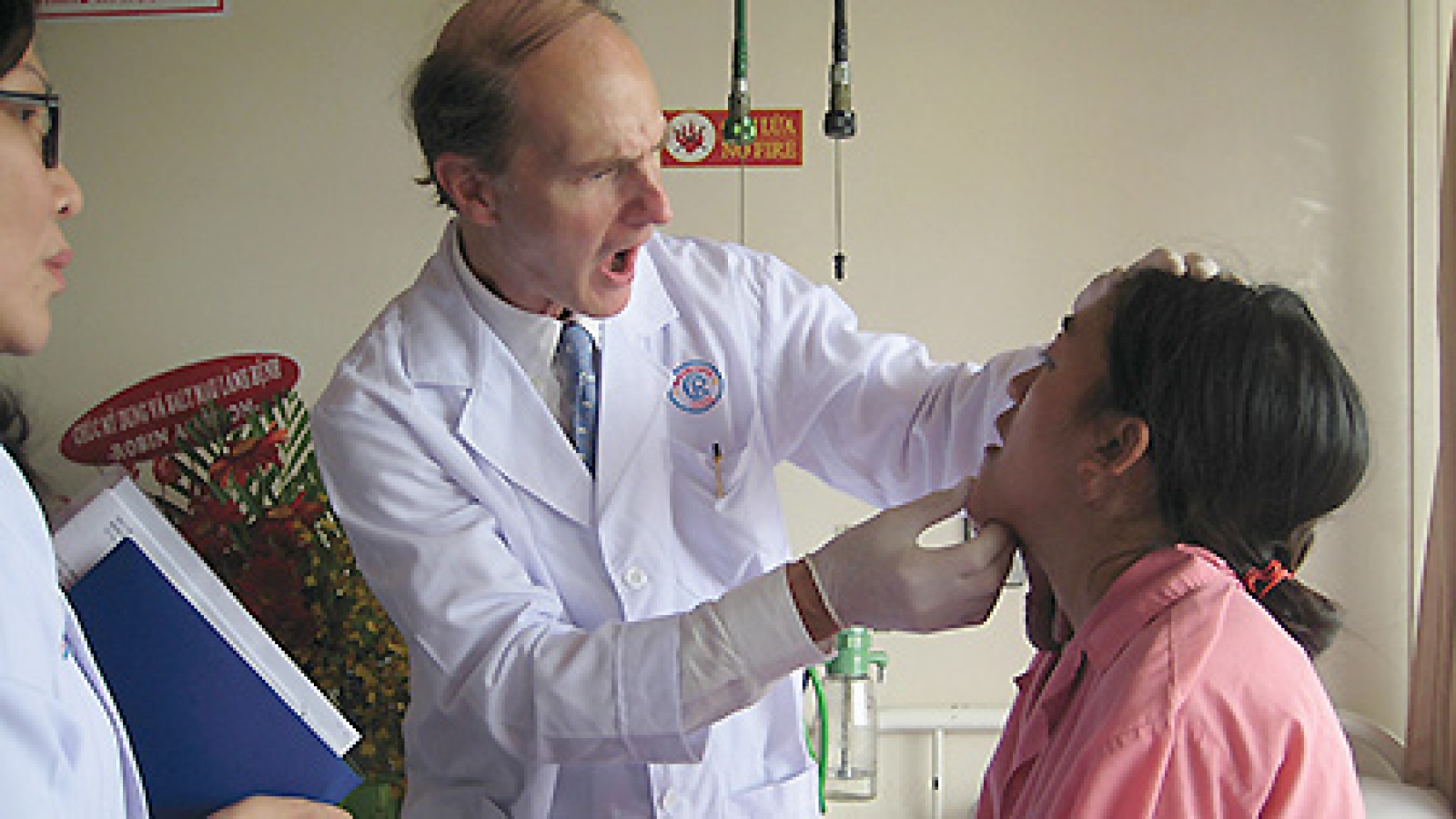 Outstanding US doctor back to Vietnam