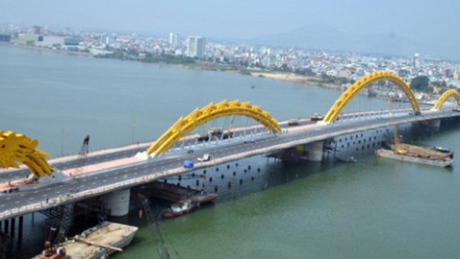 Dragon Bridge to ‘exhale’ more fire breath to celebrate Tet in Danang