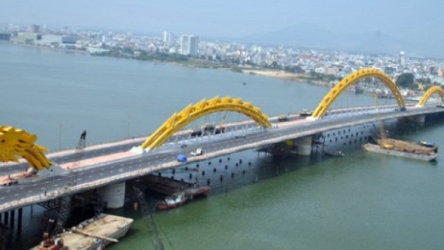 Dragon Bridge to ‘exhale’ more fire breath to celebrate Tet in Danang