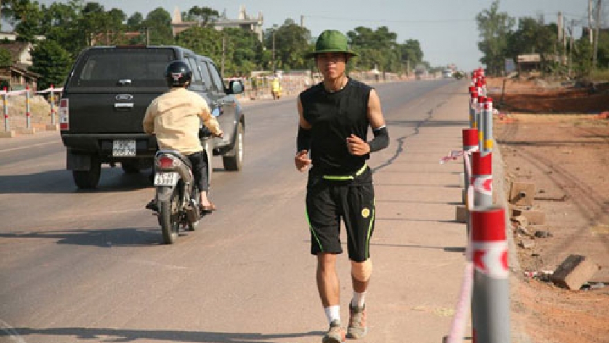 Running through Vietnam to promote reading culture