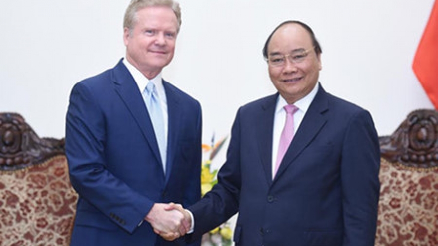 PM Phuc hosts former US Senator