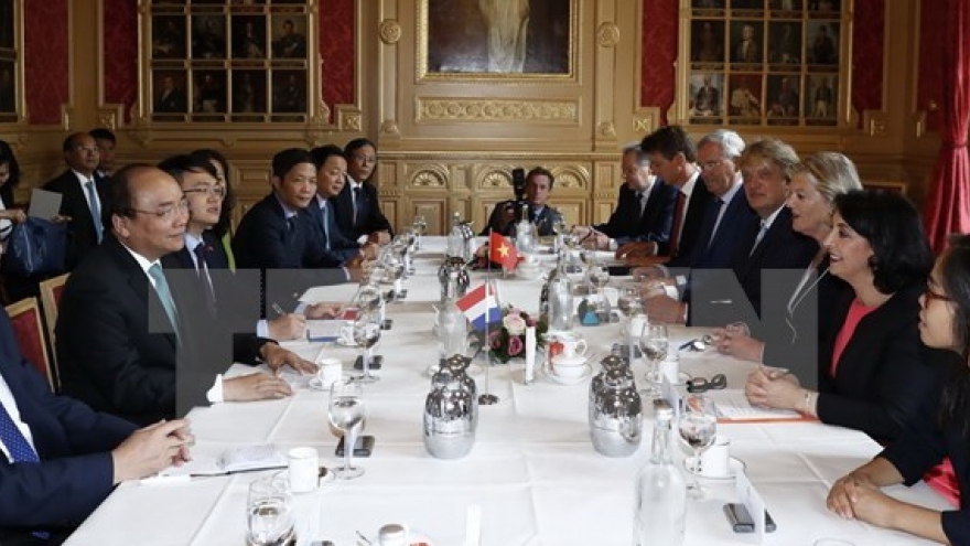 PM meets Dutch top legislators, concluding Netherlands visit