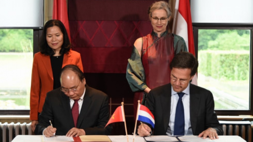 Vietnam, Netherlands PMs vow to deepen ties