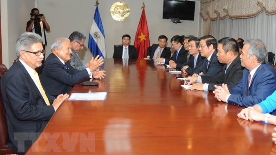 Vietnamese Party delegation visits El Salvador